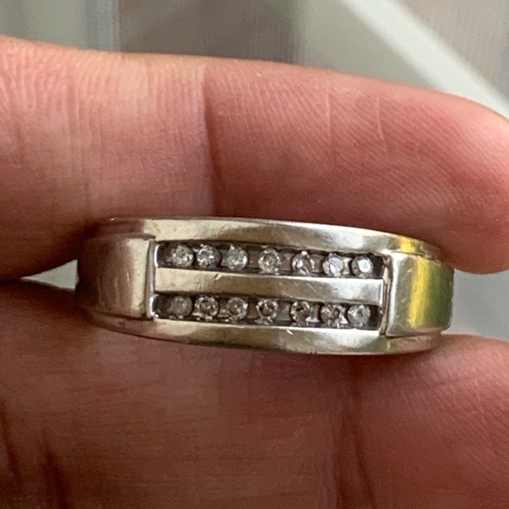 10kt White Gold Diamond Wedding Band